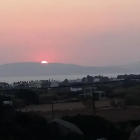 Lofos Kalamouria Plaka * Kampos (Paros)